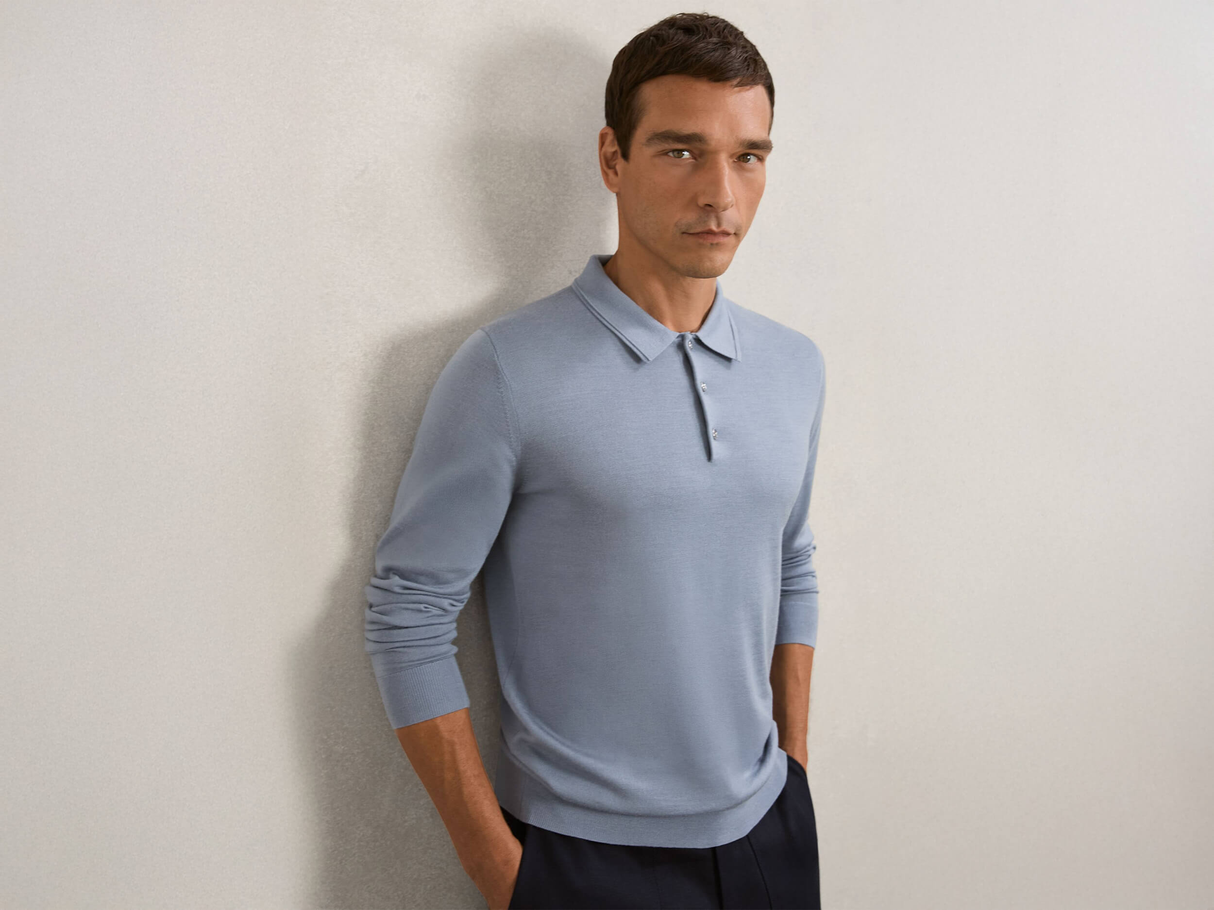 قمصان بولو منسوجة